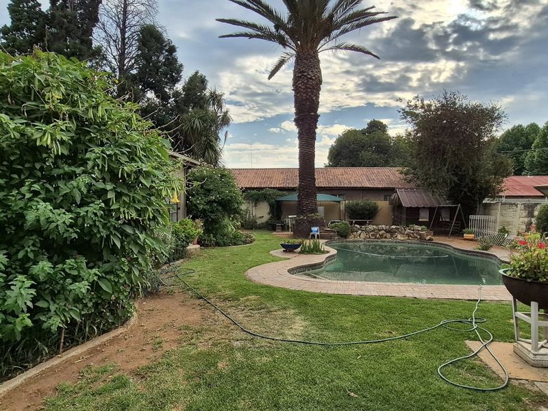 Property with business rights! - Photo 3