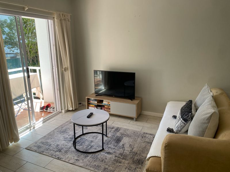 two Bedroom Two bathroom with garage in the heart of Newlands - Photo 2