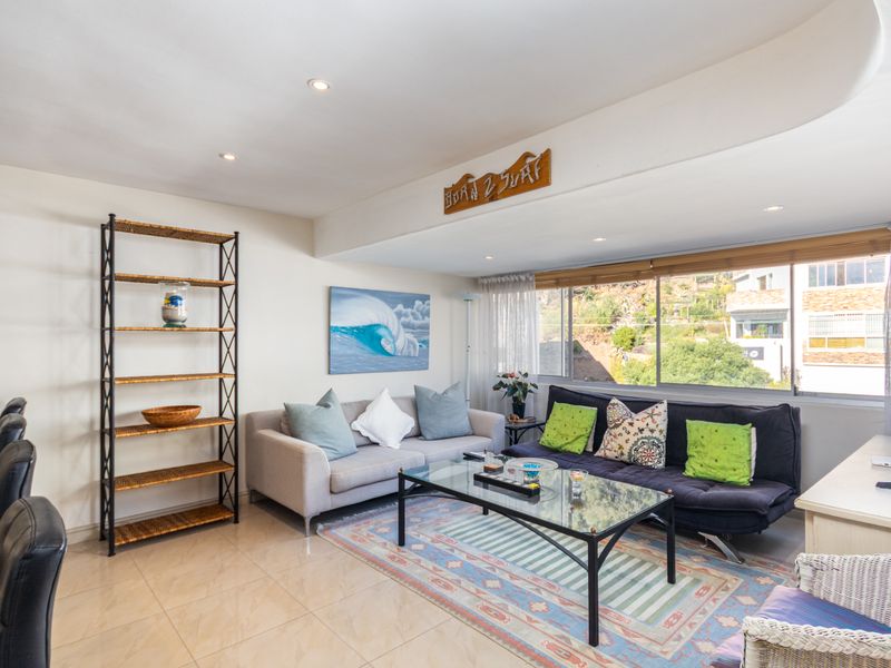 Quiet 2 Bedroom Lock up and Go in Sea Point - Photo 6