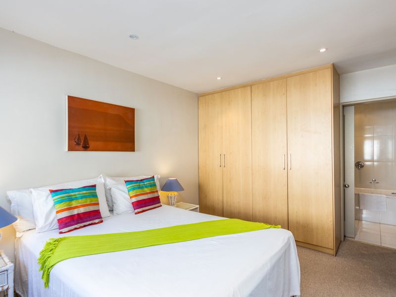 Quiet 2 Bedroom Lock up and Go in Sea Point - Photo 7