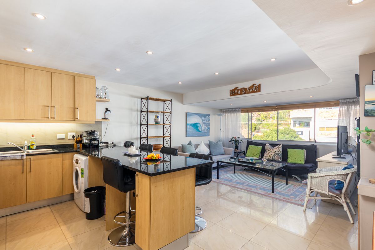 Quiet 2 Bedroom Lock up and Go in Sea Point - Photo 4