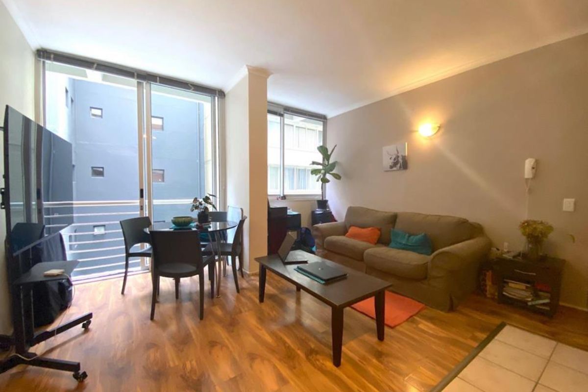 Beautiful 2 Bedroom Rental in City center Fully furnished - Photo 3