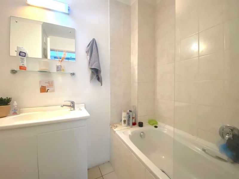 Beautiful 2 Bedroom Rental in City center Fully furnished - Photo 8