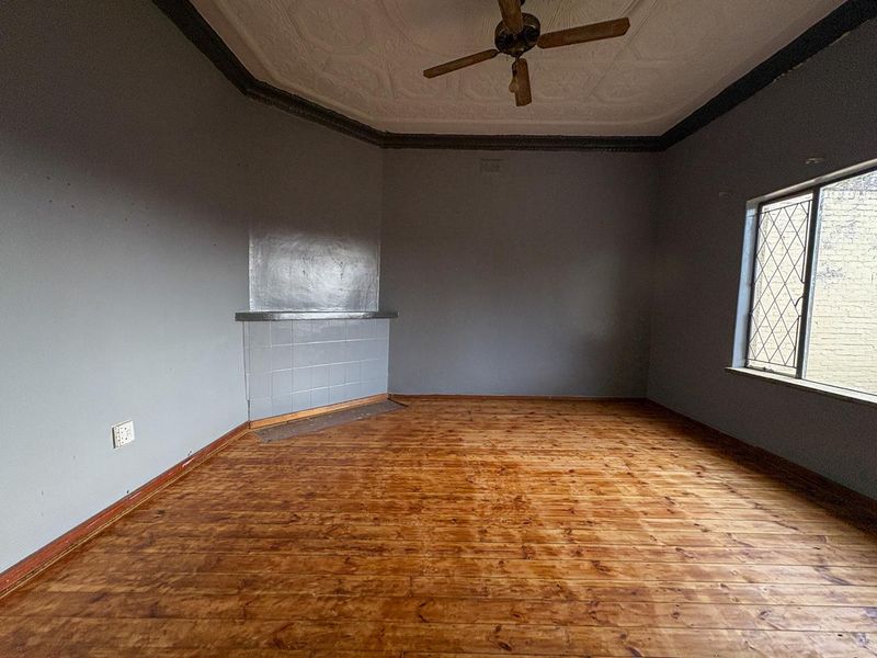 Spacious 2-Bedroom Home Available Immediately - Photo 8