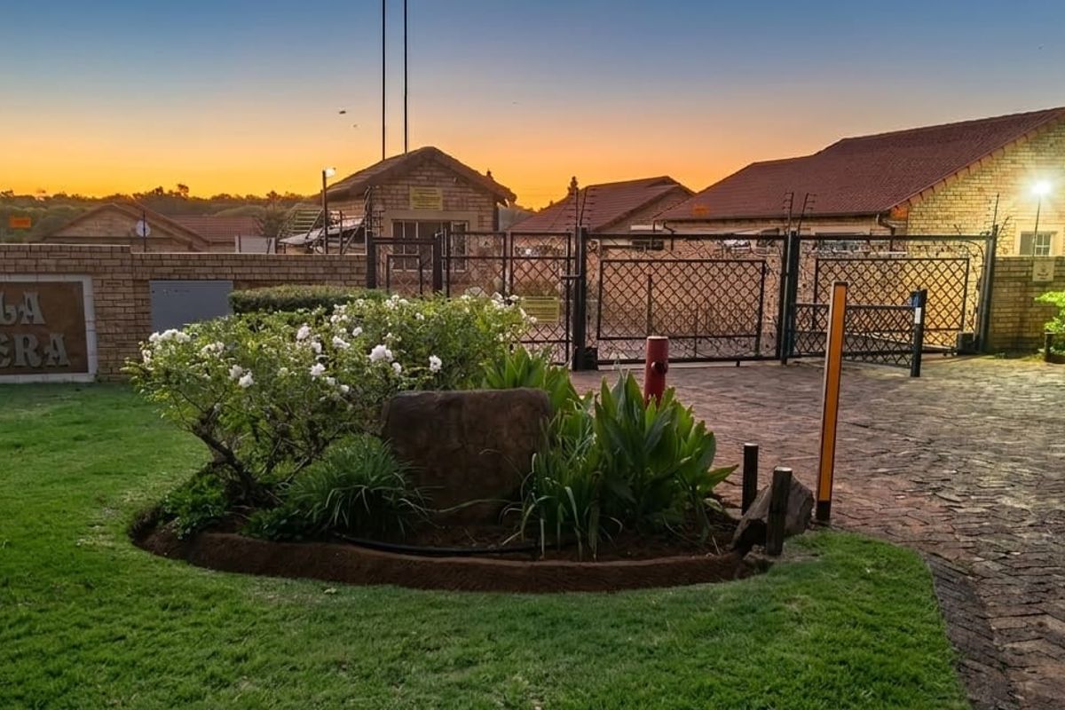 2 bedroom Townhouse for sale - Photo 3