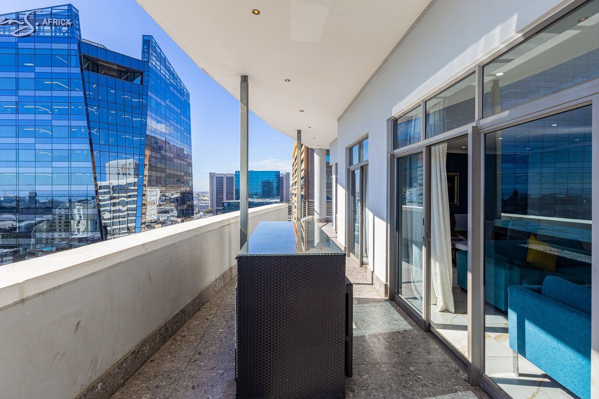Icon Penthouse | 180° Views | Fully Furnished - Photo 2