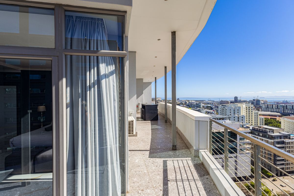 Icon Penthouse | 180° Views | Fully Furnished - Photo 4