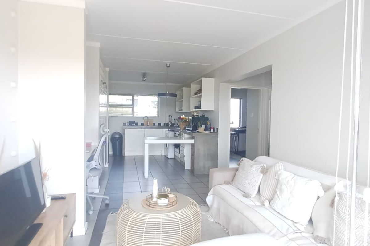 Sectional Title Rental Monthly In Sandton - Photo 2