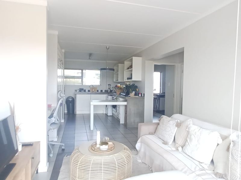 Sectional Title Rental Monthly In Sandton - Photo 2