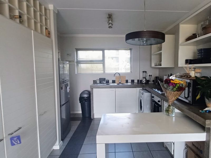 Sectional Title Rental Monthly In Sandton - Photo 3