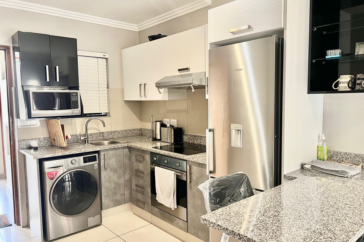 Fully Furnished 2 Bedroom Apartment in The Madison – Stylish Living with Premium Amenities - Photo 2