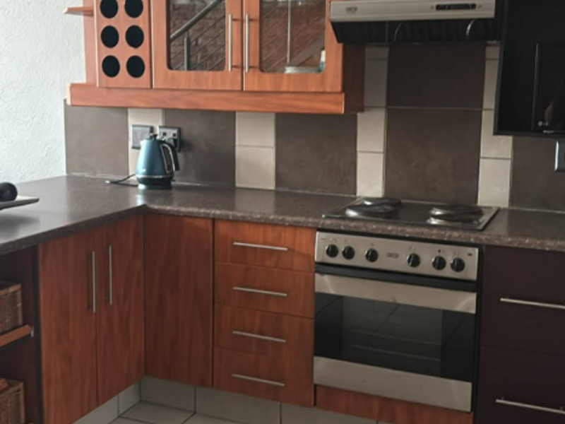 1 BEDROOM APARTMENT TO LET IN SECURE COMPLEX - Photo 2