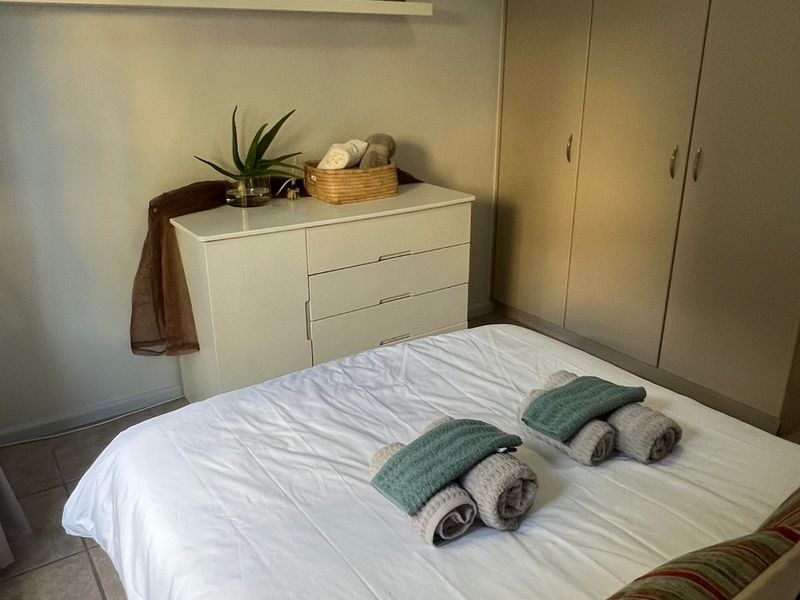 Stylish Furnished 1.5 Bedroom Apartment with Scenic Views in Secure Area - Photo 9