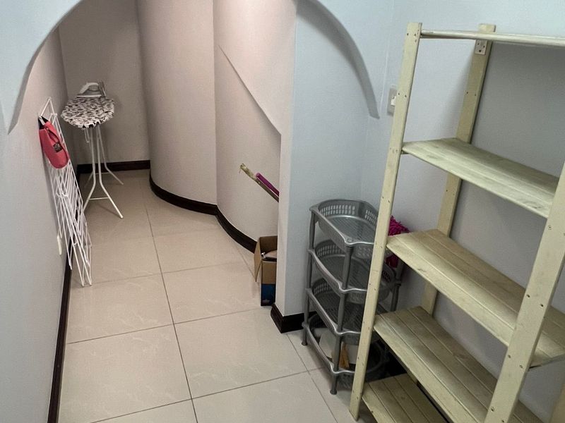 Stylish Furnished 1.5 Bedroom Apartment with Scenic Views in Secure Area - Photo 8