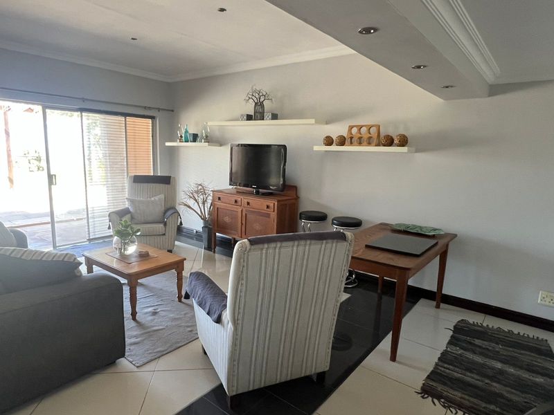 Stylish Furnished 1.5 Bedroom Apartment with Scenic Views in Secure Area - Photo 6