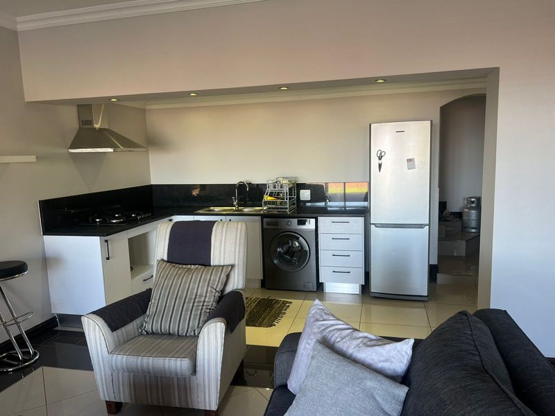 Stylish Furnished 1.5 Bedroom Apartment with Scenic Views in Secure Area - Photo 5