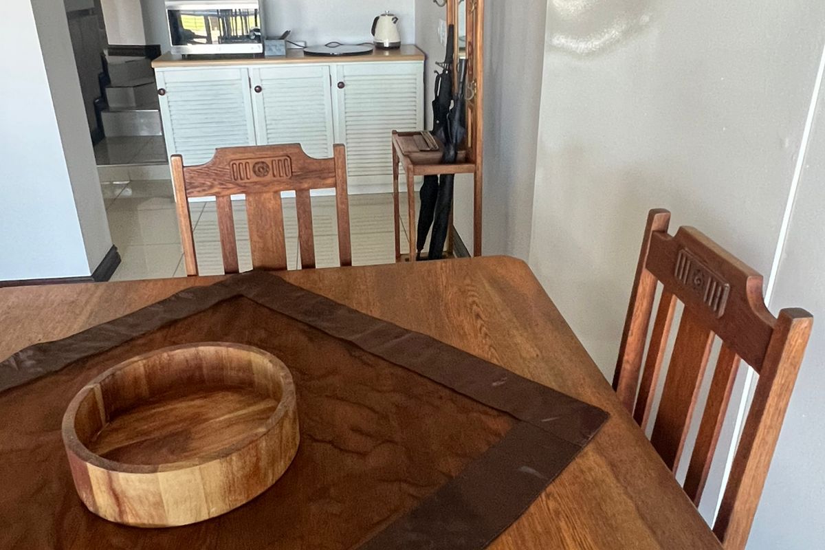 Stylish Furnished 1.5 Bedroom Apartment with Scenic Views in Secure Area - Photo 4