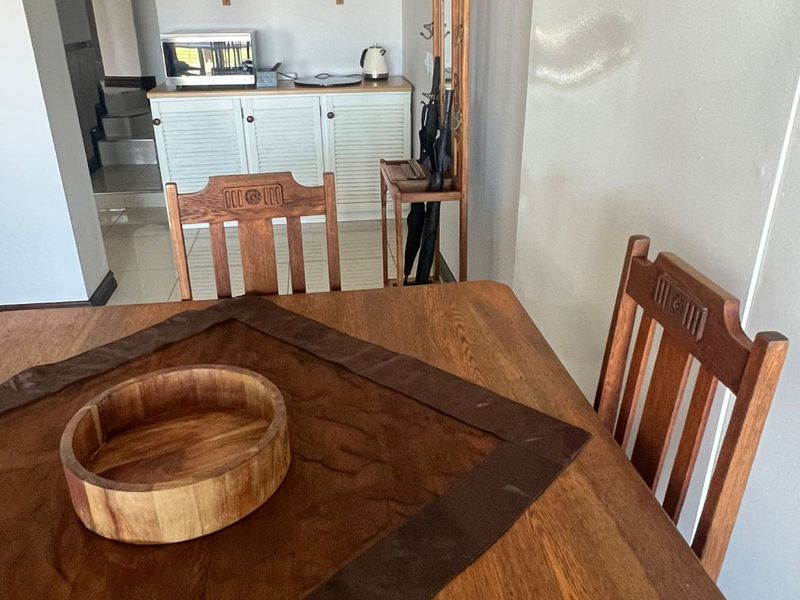 Stylish Furnished 1.5 Bedroom Apartment with Scenic Views in Secure Area - Photo 4