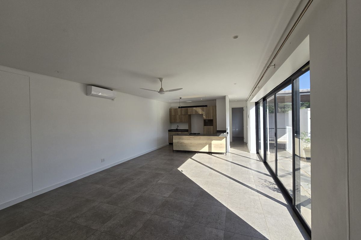 Pet friendly 2 bedroom Free Standing Home in Elaleni Gardens! - Photo 3