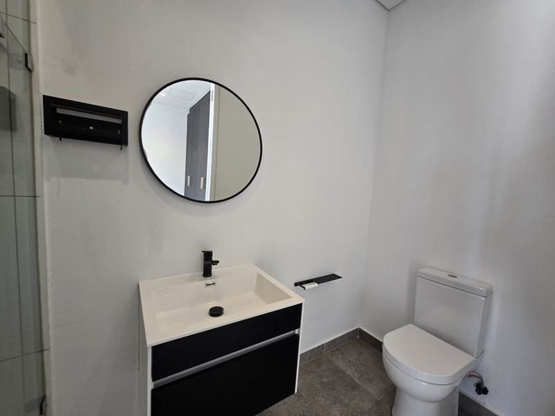 Pet friendly 2 bedroom Free Standing Home in Elaleni Gardens! - Photo 9