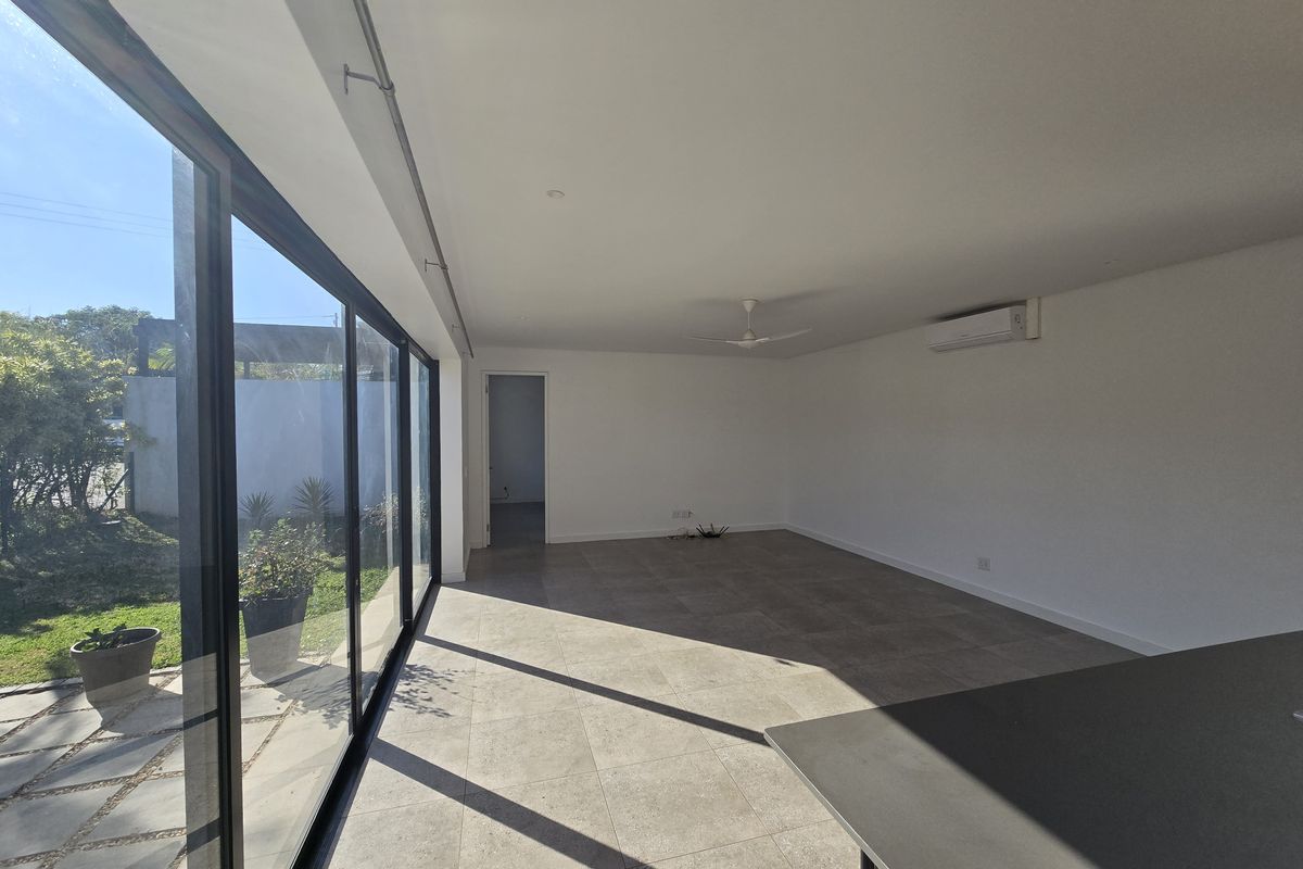 Pet friendly 2 bedroom Free Standing Home in Elaleni Gardens! - Photo 4