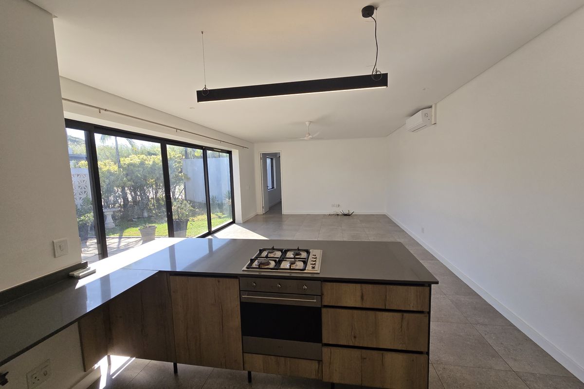 Pet friendly 2 bedroom Free Standing Home in Elaleni Gardens! - Photo 2