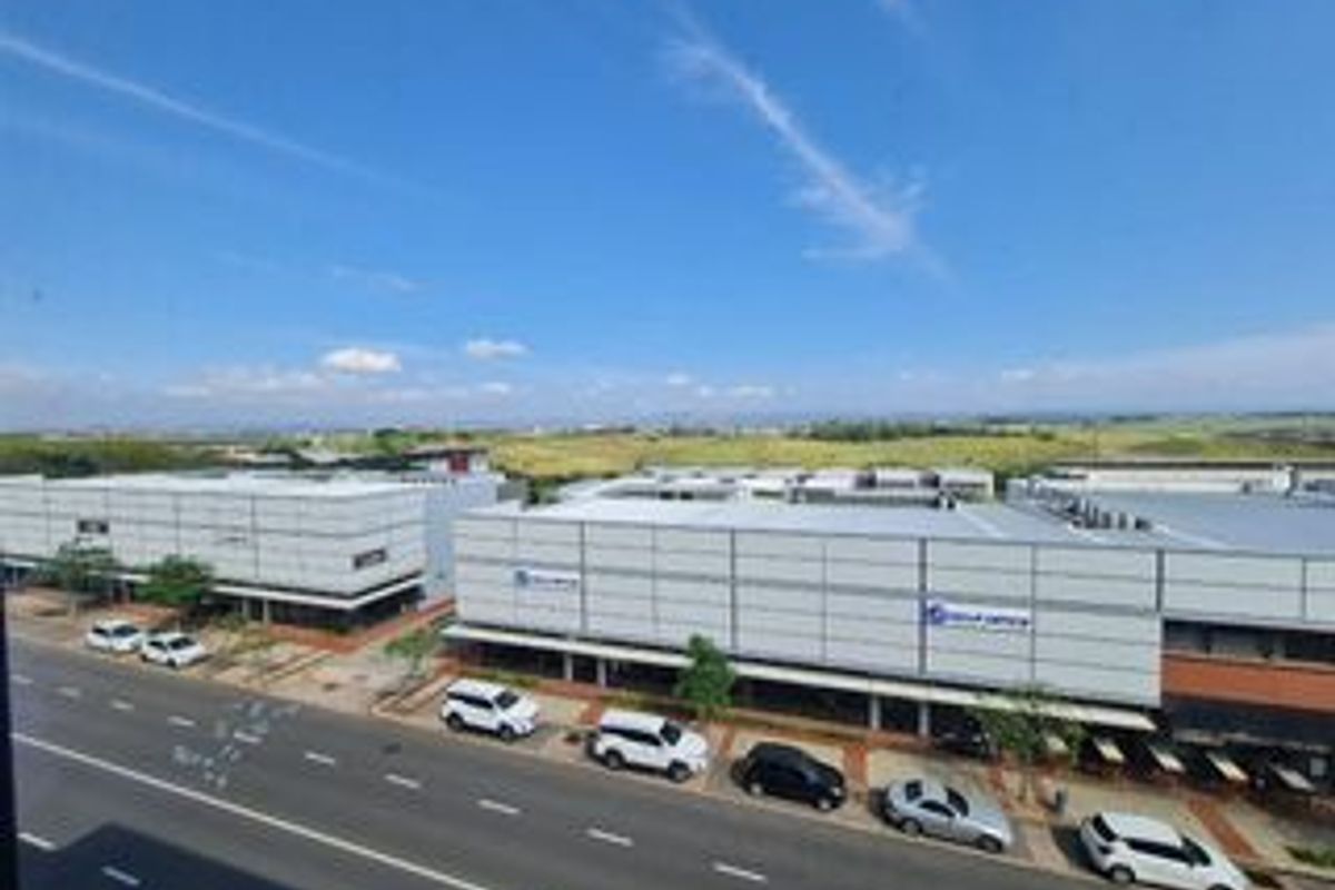 Prime Umhlanga Ridge Living – Spacious, Secure & Perfectly Located - Photo 2