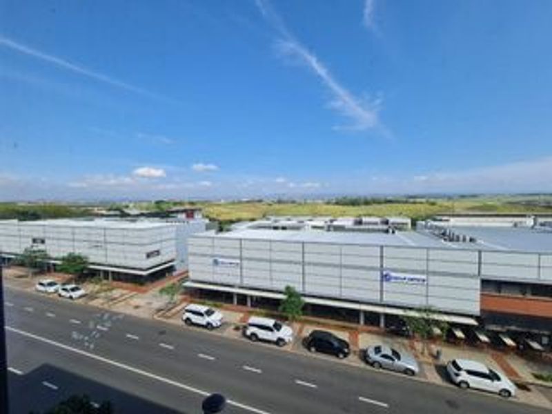 Prime Umhlanga Ridge Living – Spacious, Secure & Perfectly Located - Photo 2