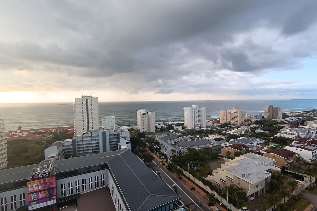 Sea View Living in the Heart of Umhlanga – Space, Views & Lifestyle - Photo 4