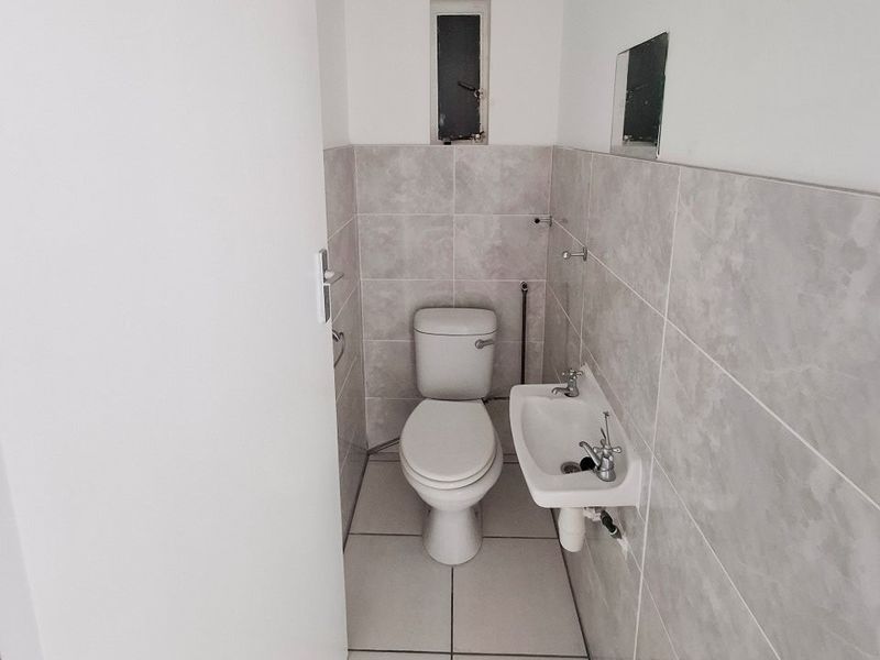 HUMEWOOD 2 BED 1.5 BATH APARTMENT WITH PARKING FOR RENT - Photo 10