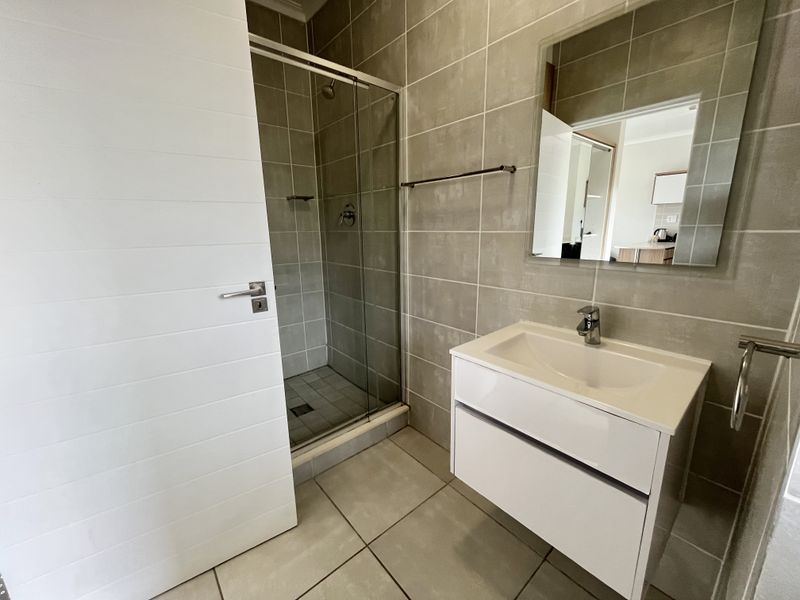 Fully Furnished 1-Bedroom Apartment with Beautiful Views in the Heart of Ballito! - Photo 10