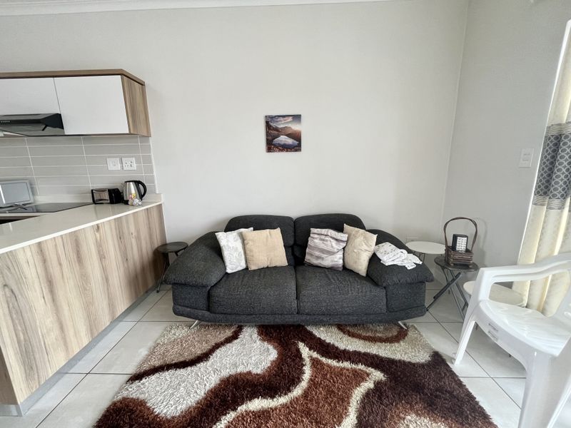 Fully Furnished 1-Bedroom Apartment with Beautiful Views in the Heart of Ballito! - Photo 4