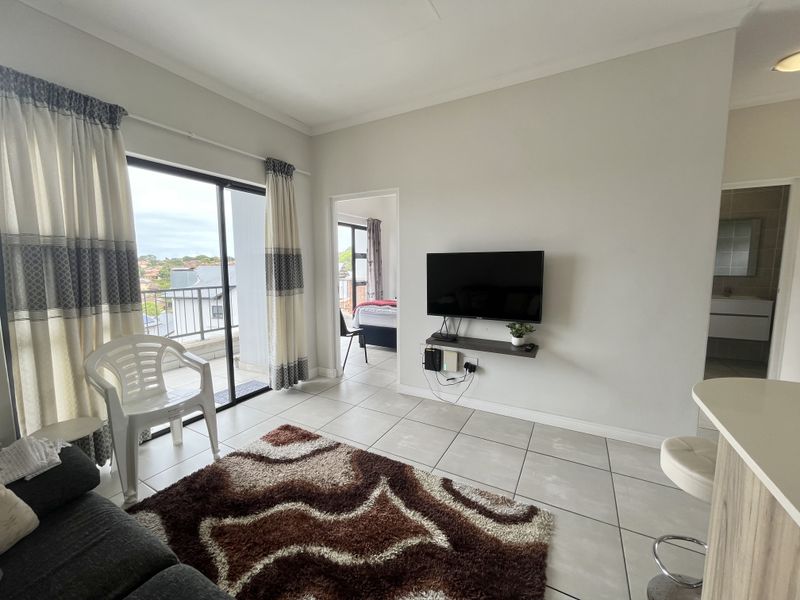 Fully Furnished 1-Bedroom Apartment with Beautiful Views in the Heart of Ballito! - Photo 5