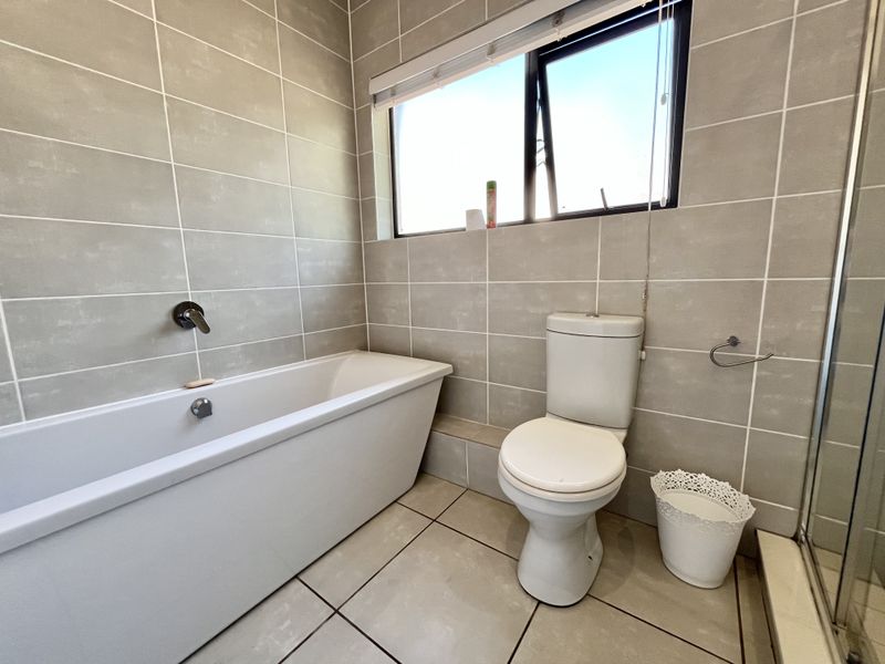 Stylish Living in Ballito Hills Estate – Fully Furnished 2-Bedroom Retreat! - Photo 8