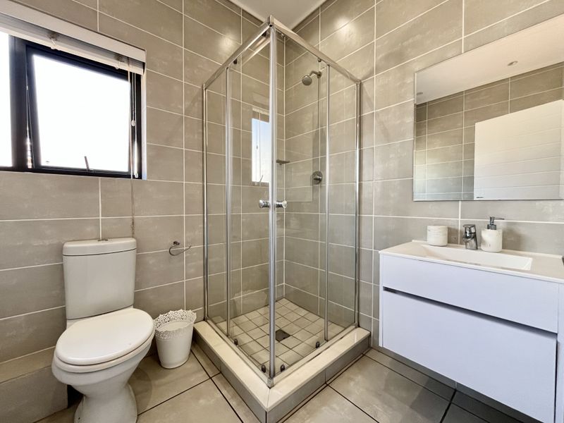 Stylish Living in Ballito Hills Estate – Fully Furnished 2-Bedroom Retreat! - Photo 7