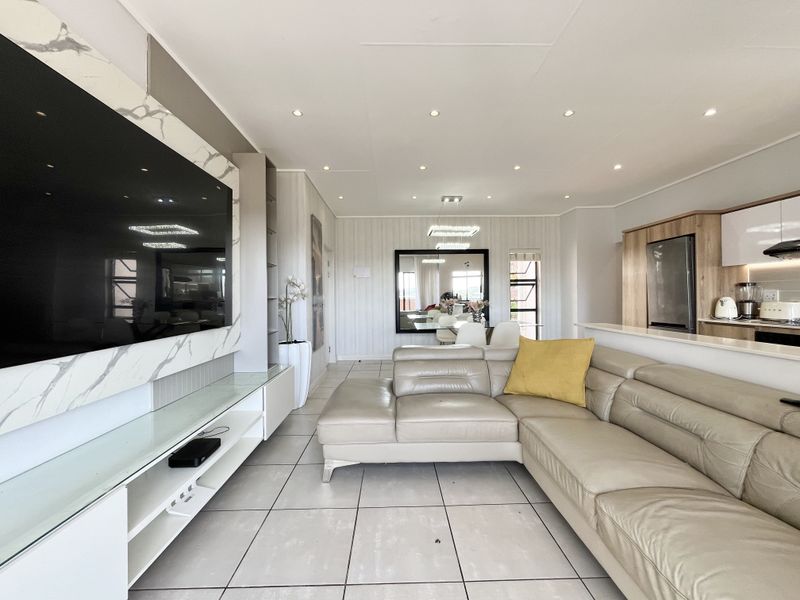 Stylish Living in Ballito Hills Estate – Fully Furnished 2-Bedroom Retreat! - Photo 4