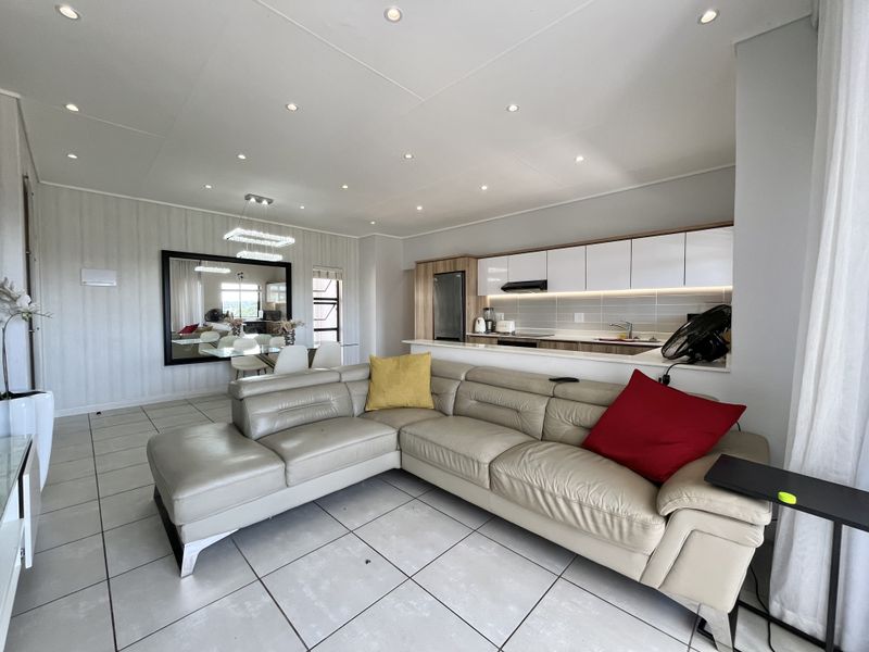 Stylish Living in Ballito Hills Estate – Fully Furnished 2-Bedroom Retreat! - Photo 3
