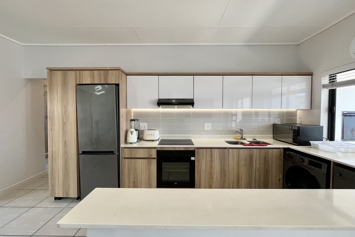 Stylish Living in Ballito Hills Estate – Fully Furnished 2-Bedroom Retreat! - Photo 5