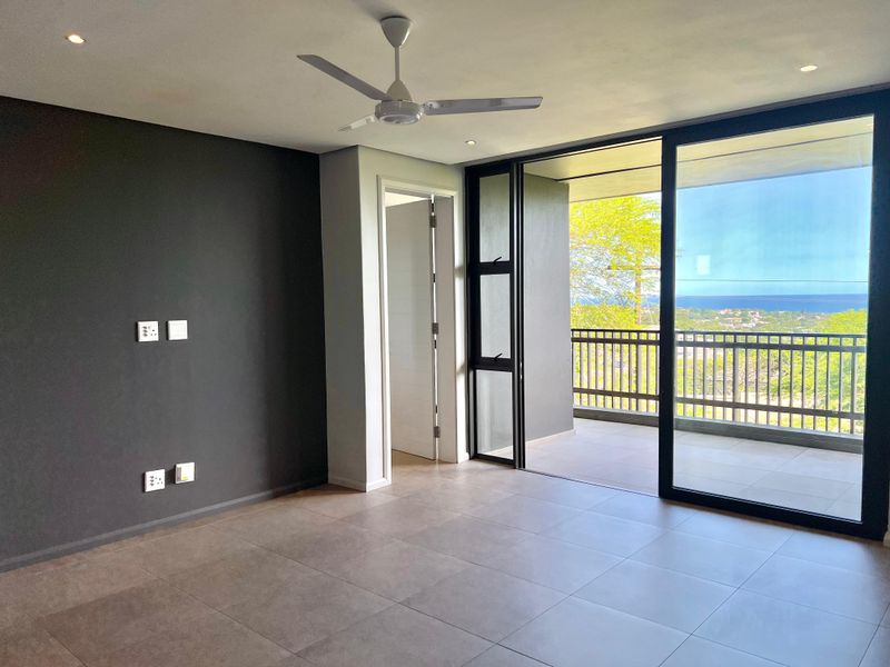 Top Floor 2 Bed with Forest Views in Elaleni – Light-Filled, Private & Move-In Ready - Photo 8