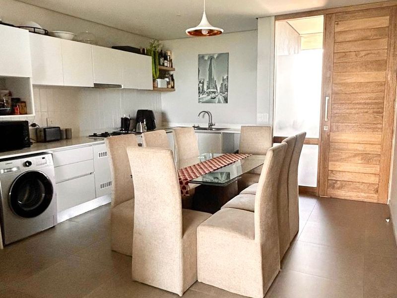 Top Floor 2 Bed with Forest Views in Elaleni – Light-Filled, Private & Move-In Ready - Photo 3