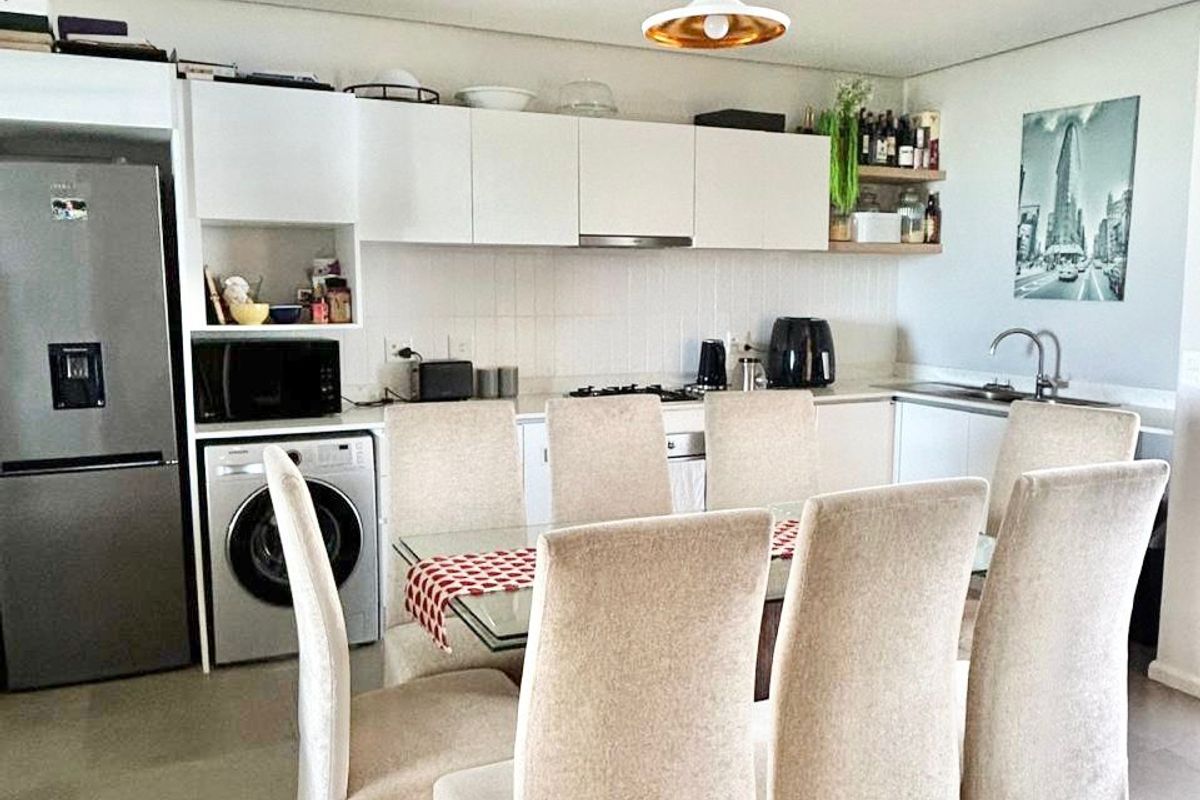 Top Floor 2 Bed with Forest Views in Elaleni – Light-Filled, Private & Move-In Ready - Photo 5