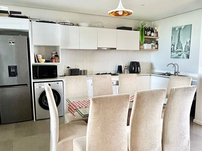 Top Floor 2 Bed with Forest Views in Elaleni – Light-Filled, Private & Move-In Ready - Photo 5