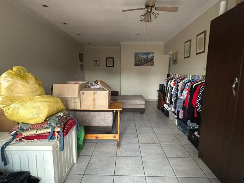 Glen Ivy Gem: 3-Bed Modern Haven with Solar Power & Outdoor Bliss in Hartbeespoort - Photo 9