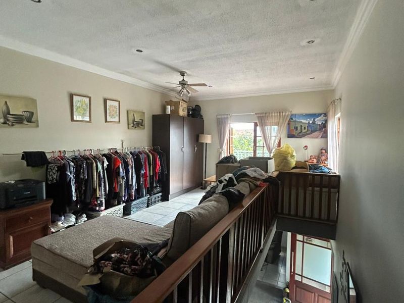 Glen Ivy Gem: 3-Bed Modern Haven with Solar Power & Outdoor Bliss in Hartbeespoort - Photo 10