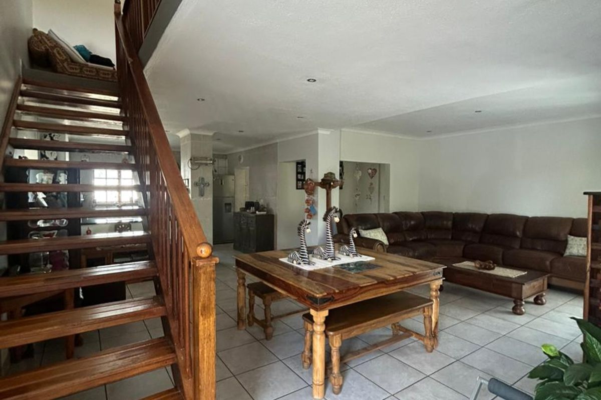Glen Ivy Gem: 3-Bed Modern Haven with Solar Power & Outdoor Bliss in Hartbeespoort - Photo 5