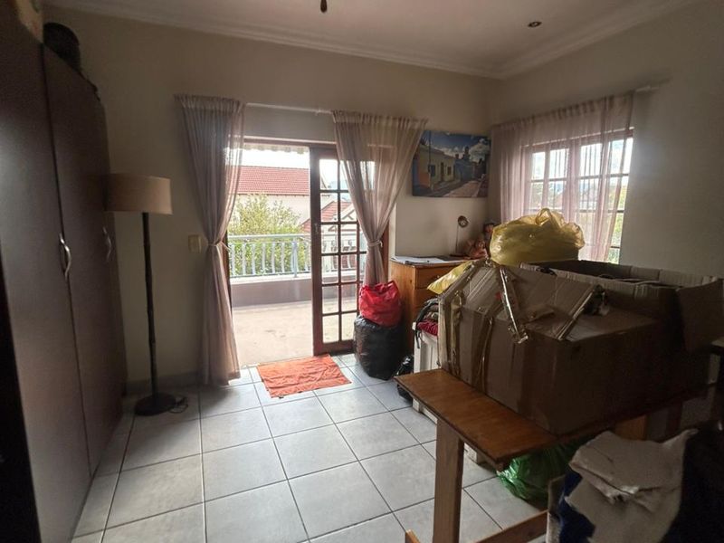 Glen Ivy Gem: 3-Bed Modern Haven with Solar Power & Outdoor Bliss in Hartbeespoort - Photo 8