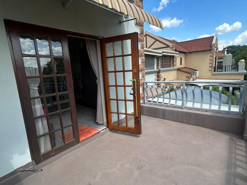 Glen Ivy Gem: 3-Bed Modern Haven with Solar Power & Outdoor Bliss in Hartbeespoort - Photo 7