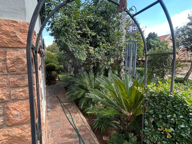 Glen Ivy Gem: 3-Bed Modern Haven with Solar Power & Outdoor Bliss in Hartbeespoort - Photo 4