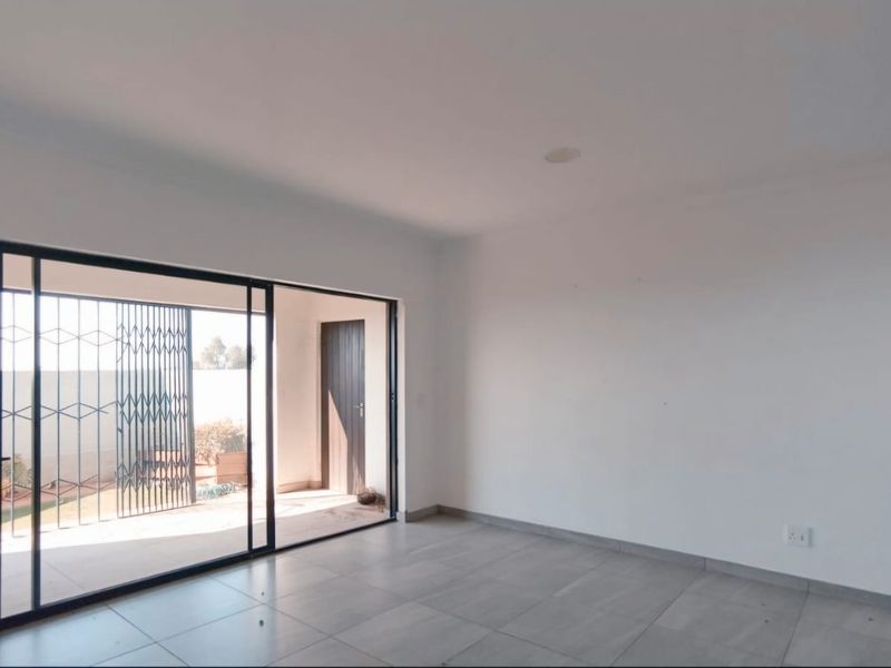 MODERN FAMILY SANCTUARY - Photo 6