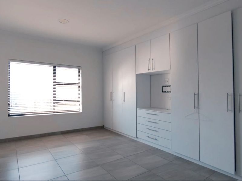 MODERN FAMILY SANCTUARY - Photo 7